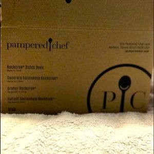 Pampered Chef Rockcrok Dutch Oven.